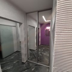Белый встроенный шкаф с зеркальными дверями (1)