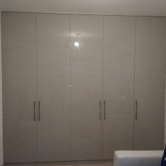 Встроенный шкаф. Серый глянец (крашеный МДФ) (2)